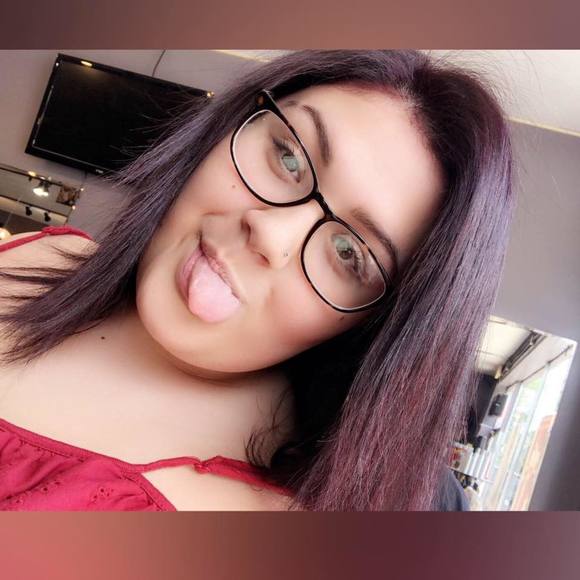 Meet your Posher, Sarah - Picture 1 of 1